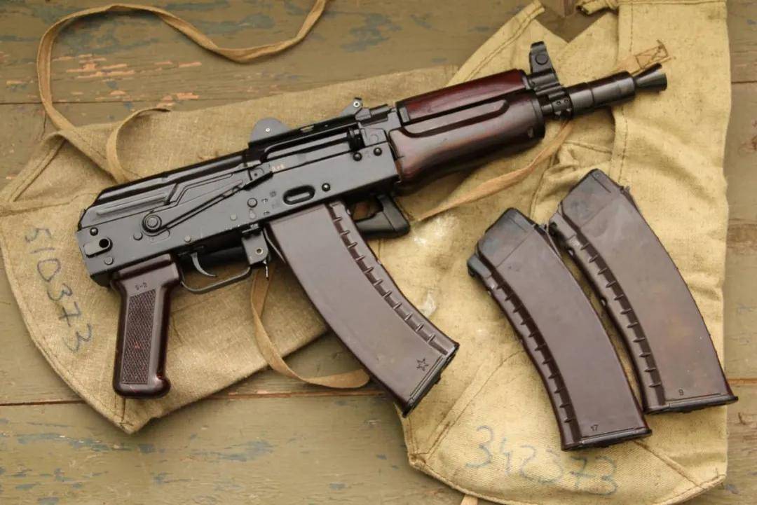 解放軍海軍裝備俄制AKS-74U，為啥不用國產(chǎn)步槍？