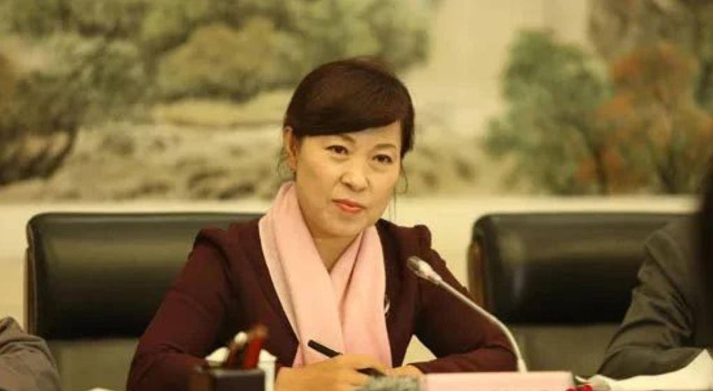 “換裝主席”王莉霞的墮落：從光鮮人設到腐敗深淵