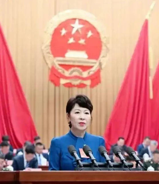 “換裝主席”王莉霞的墮落：從光鮮人設到腐敗深淵