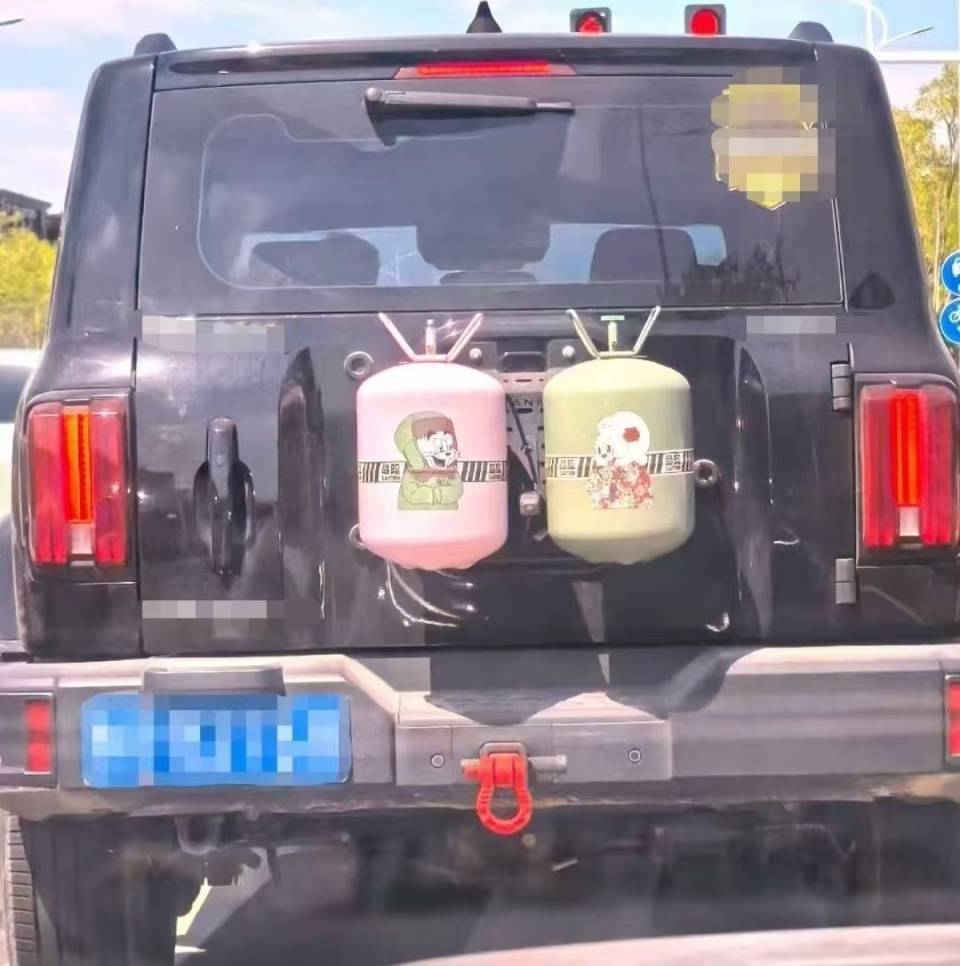 鄭州一私家車掛著卡通“液化氣罐”跑，是否違規(guī)？回應(yīng)來了！