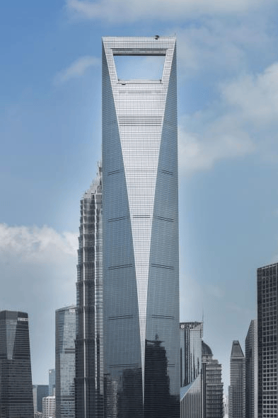 上海環(huán)球金融中心樓頂無人機(jī)對(duì)撞！對(duì)話管理方：9年已墜95架，樓頂“風(fēng)洞”成黑飛重災(zāi)區(qū)！