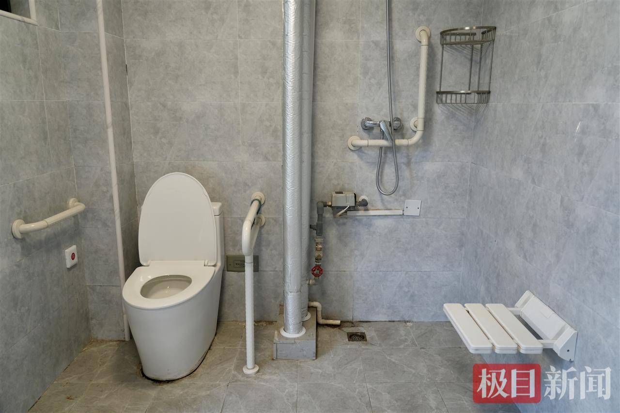 “玻璃娃娃”田艷青踏入武大校園！校方準(zhǔn)備無障礙宿舍，母親能同寢陪讀