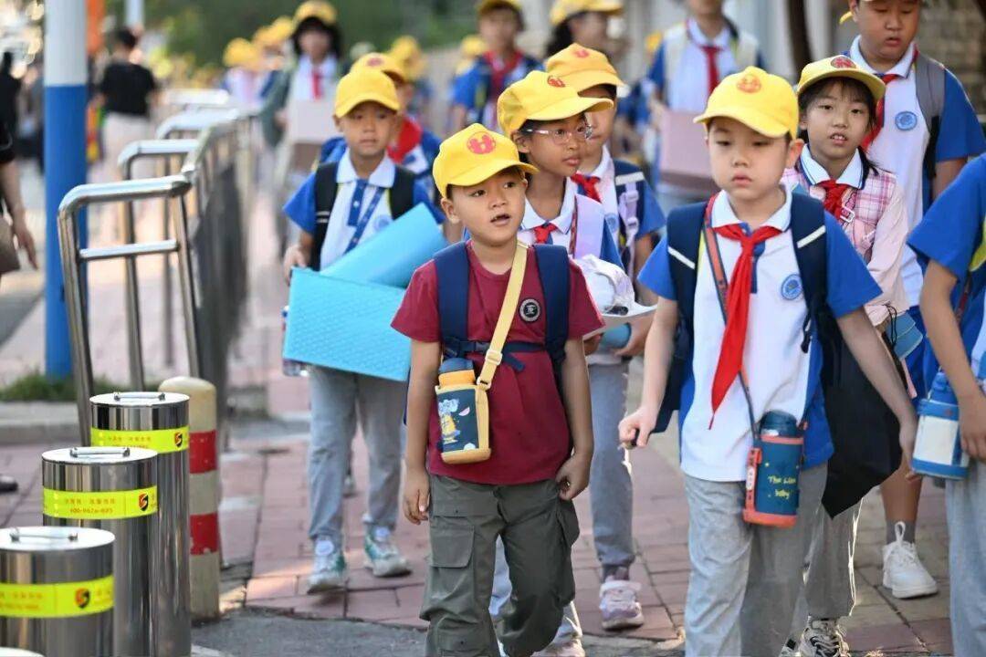 山東一小學(xué)新生報(bào)到名字驚艷眾人！扶蘇、知潼、邕熙……網(wǎng)友：古風(fēng)氣息十足，“子涵”時(shí)代過(guò)去了？