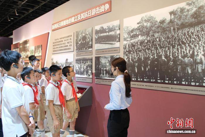 浙江杭州：大中小學(xué)師生在檔案館里共上“開學(xué)第一課”
