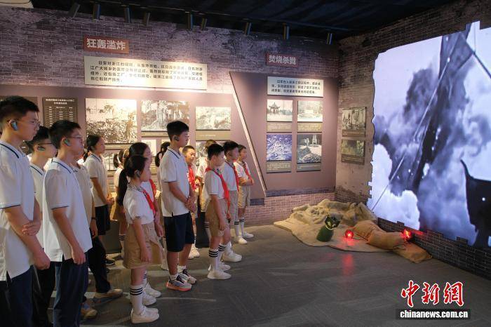 浙江杭州：大中小學(xué)師生在檔案館里共上“開學(xué)第一課”
