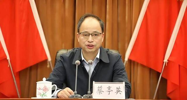 中組部有關(guān)干部局負(fù)責(zé)同志宣布中央決定，他們履新
