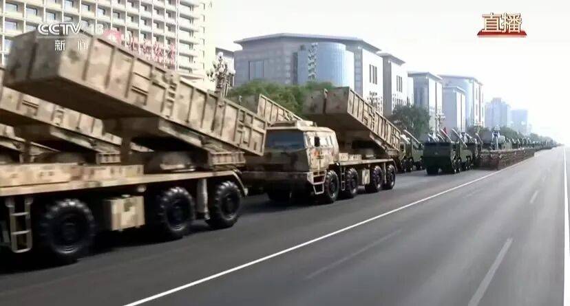同志們好！主席好！