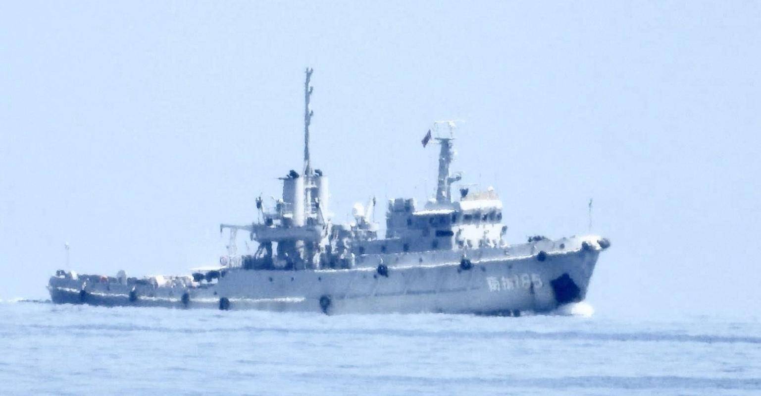 菲律賓哪來的膽子？菲軍艦到位，做好擊沉準(zhǔn)備，應(yīng)對(duì)中方拖船動(dòng)手