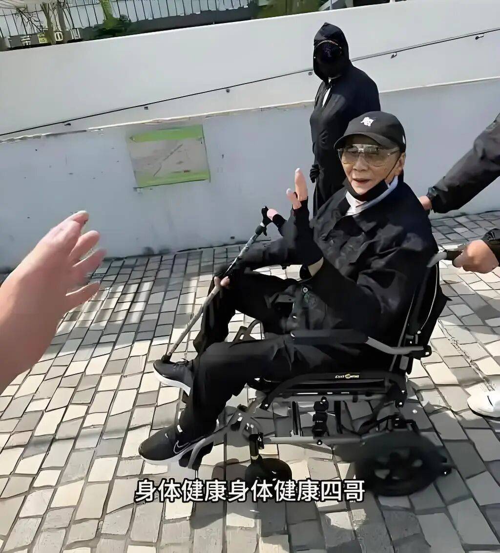考古|89歲謝賢現(xiàn)身依舊時(shí)髦！與小49歲女友分手后開(kāi)搞事業(yè)，疑已交代后事的他太瀟灑