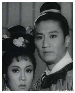 考古|89歲謝賢現(xiàn)身依舊時(shí)髦！與小49歲女友分手后開(kāi)搞事業(yè)，疑已交代后事的他太瀟灑
