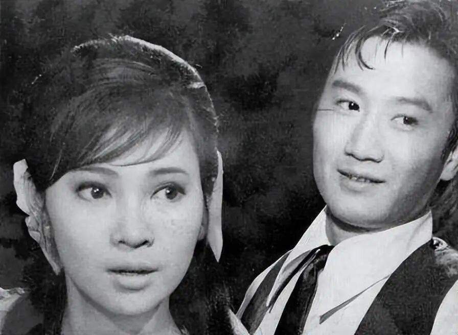 考古|89歲謝賢現(xiàn)身依舊時(shí)髦！與小49歲女友分手后開(kāi)搞事業(yè)，疑已交代后事的他太瀟灑