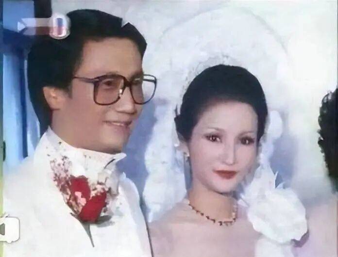 考古|89歲謝賢現(xiàn)身依舊時(shí)髦！與小49歲女友分手后開(kāi)搞事業(yè)，疑已交代后事的他太瀟灑