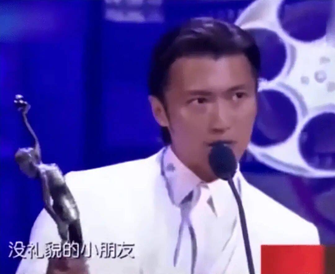 考古|89歲謝賢現(xiàn)身依舊時(shí)髦！與小49歲女友分手后開(kāi)搞事業(yè)，疑已交代后事的他太瀟灑