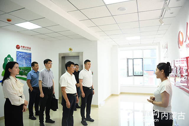 內(nèi)蒙古自治區(qū)民政廳廳長亢學(xué)棟一行到人民網(wǎng)內(nèi)蒙古分公司座談