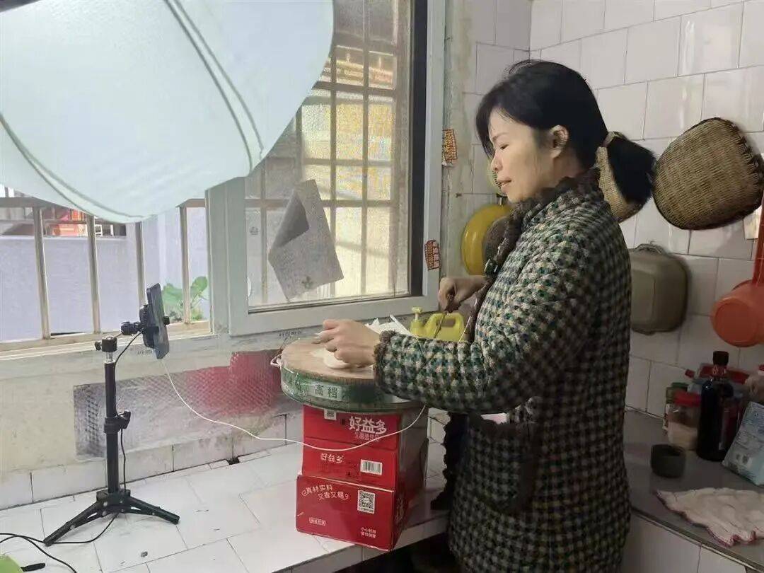 41歲武漢寶媽突然爆火！多次收到央視邀約，本人回應(yīng)