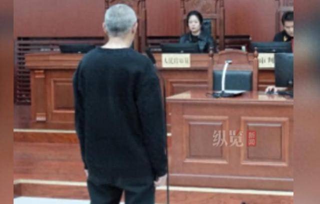 男子因駕駛證被交警吊銷心懷不滿，酒后持刀闖進派出所威脅民警，一審獲刑3年