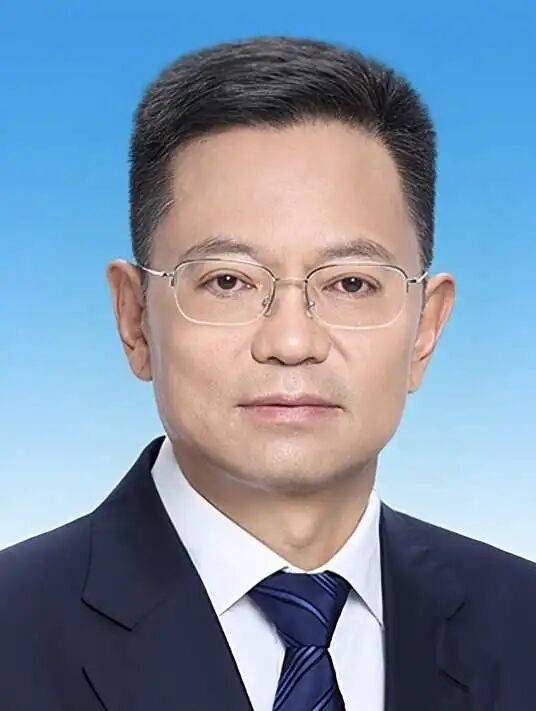 國務(wù)院最新任免7位干部