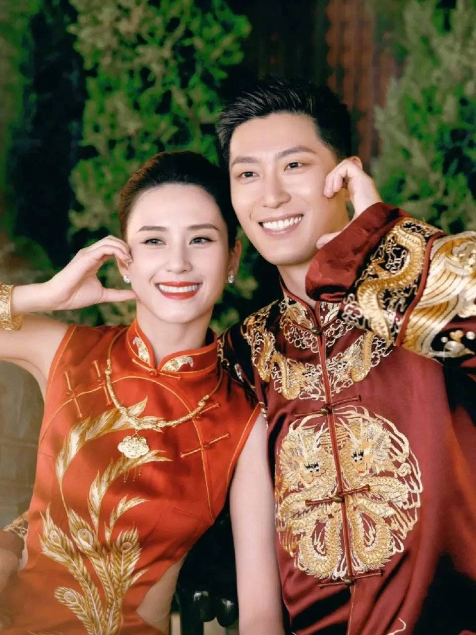 考古 | 何超蓮竇驍雙雙辟謠離婚！兩人感情生活引各方熱議