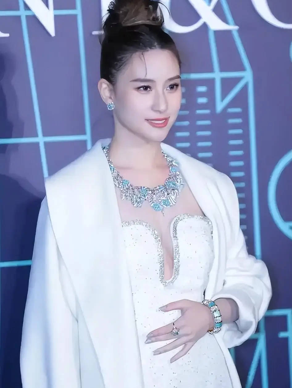 考古 | 何超蓮竇驍雙雙辟謠離婚！兩人感情生活引各方熱議