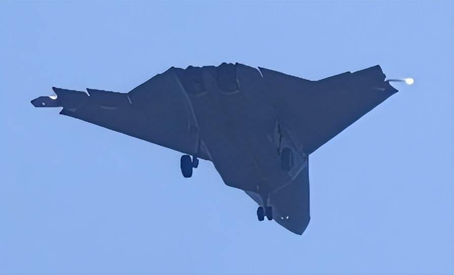 無空速管，疑似第二架殲-50：美國(guó)精神勝利法，新六代機(jī)東亞決戰(zhàn)