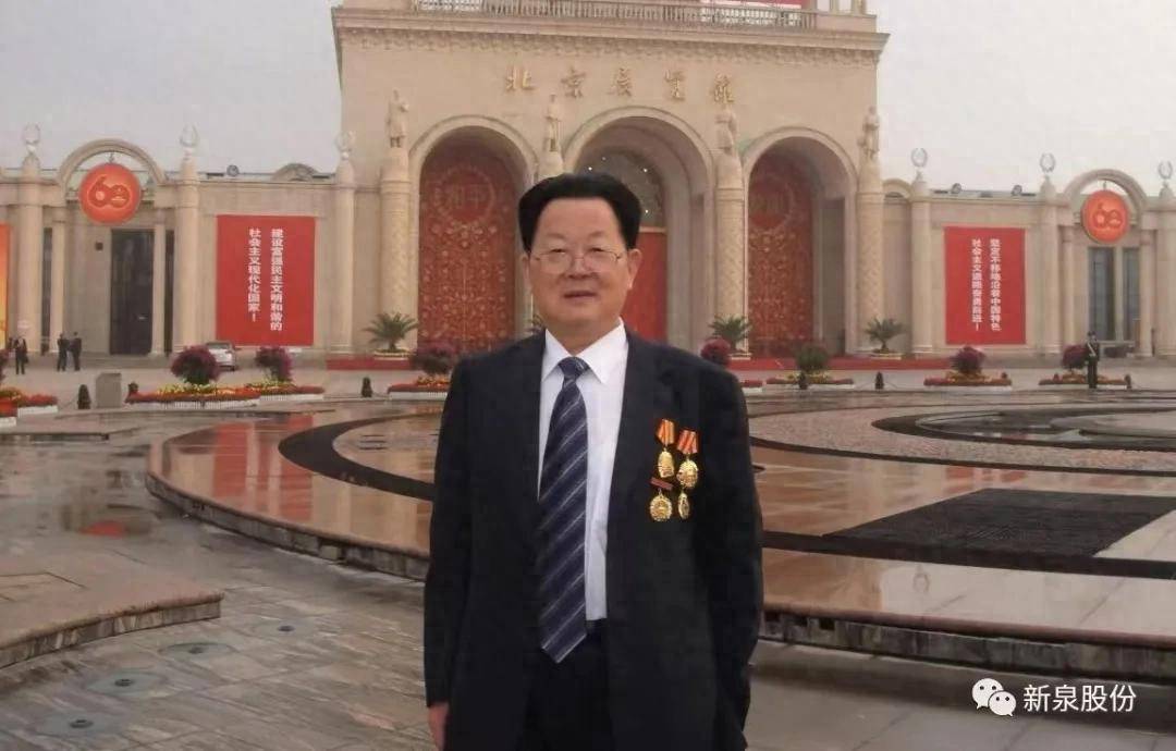 一代傳奇蘇商謝幕：鎮(zhèn)江放牛娃做出370億元市值公司；兒子早已接班，闖入特斯拉核心供應(yīng)鏈