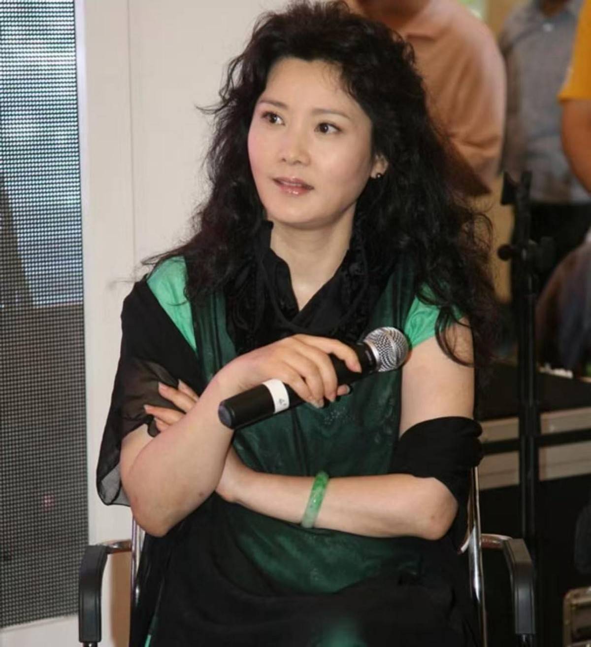 何賽飛怒斥張柏芝后道歉:我這個人脾氣急并非針對人