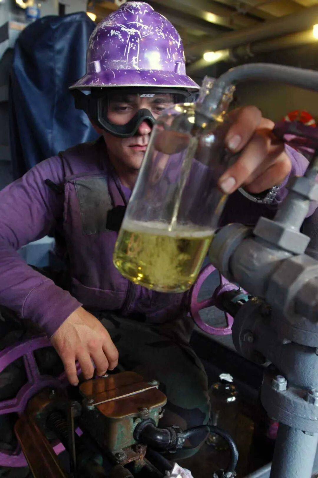 美海軍在南海連摔兩架飛機(jī)，因電磁攻擊？中國(guó)軍號(hào)發(fā)文