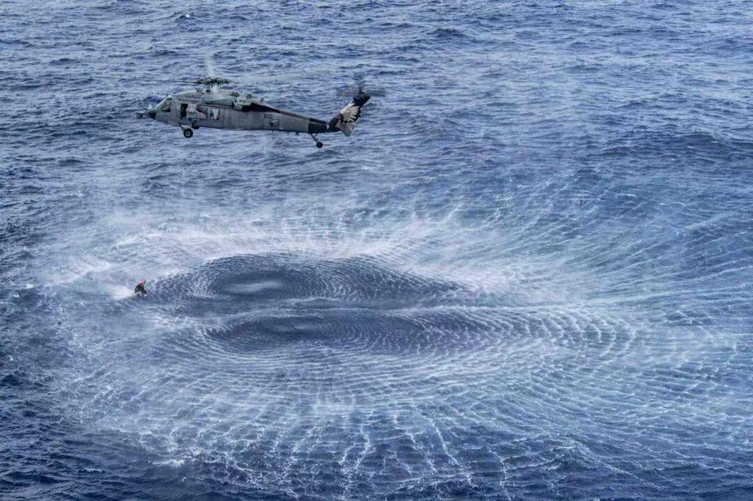 美海軍在南海連摔兩架飛機(jī)，因電磁攻擊？中國(guó)軍號(hào)發(fā)文